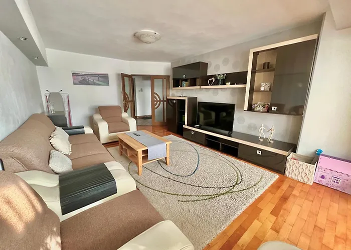 Valcea Northside Spacious Apartment